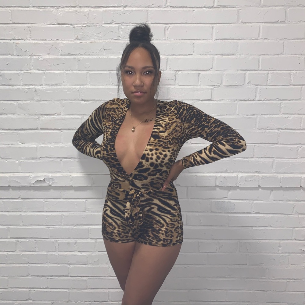 Cheetah print romper - Picture 3 of 4